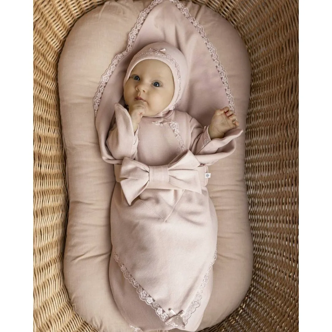 комплект Нежность на выписку: конверт + слип + чепчик Наследникъ Выжанова 01068-02026-072